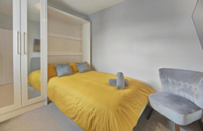 Cosy Holiday Studio in Hazel Grove - Self Catering Apartment 1